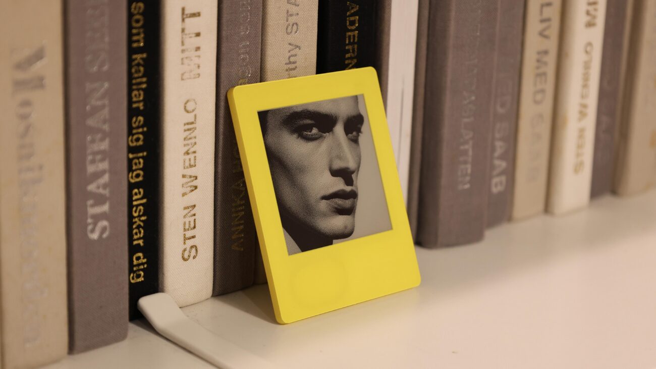 Yellow E-ink screen