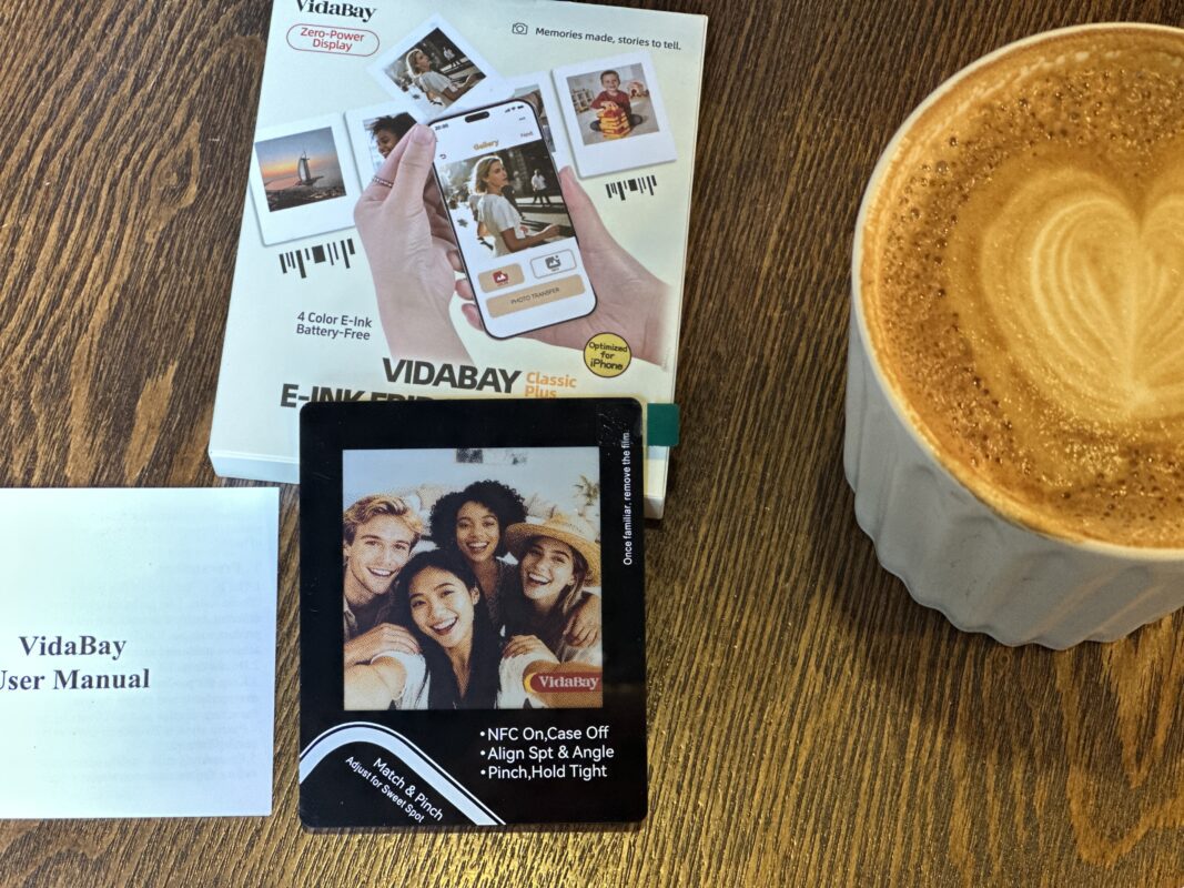 Passive E-Ink Table Decor