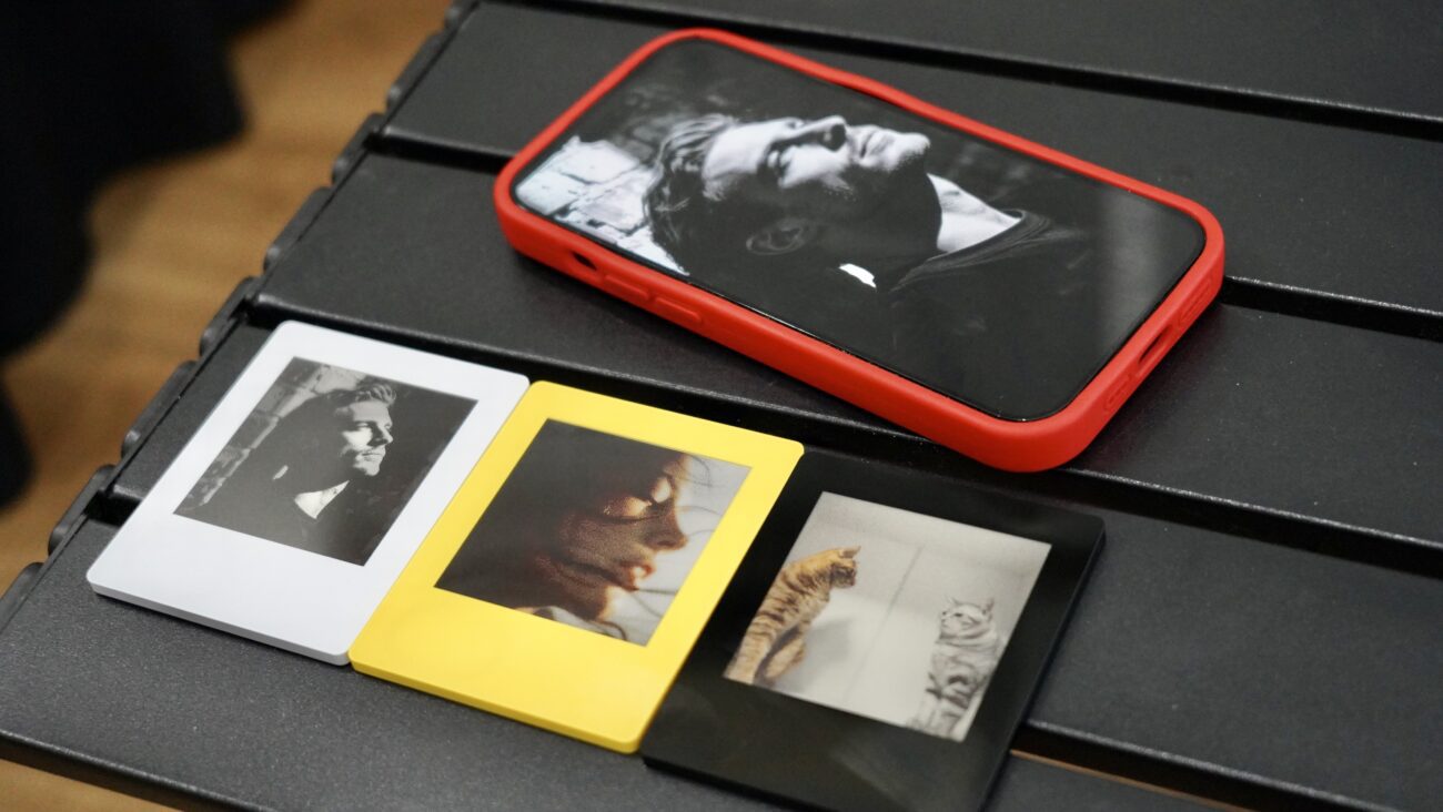 THESE POLAROID-LOOK FRIDGE MAGNETS ARE NFC-POWERED E-INK DISPLAYS THAT NEED ZERO BATTERIES