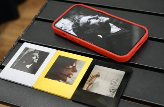 THESE-POLAROID-LOOK-FRIDGE-MAGNETS-ARE-NFC-POWERED-E-INK-DISPLAYS-THAT-NEED-ZERO-BATTERIES-scaled-