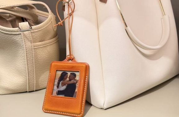 Tap To Update Photos With VidaBay E-Ink Magnet