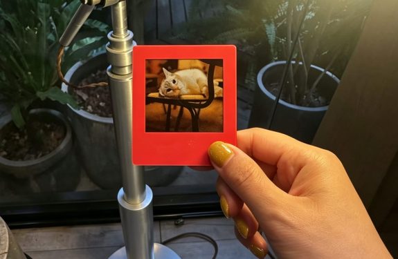 VidaBay Snap – Battery-Free E-Ink Photo Magnet (2)